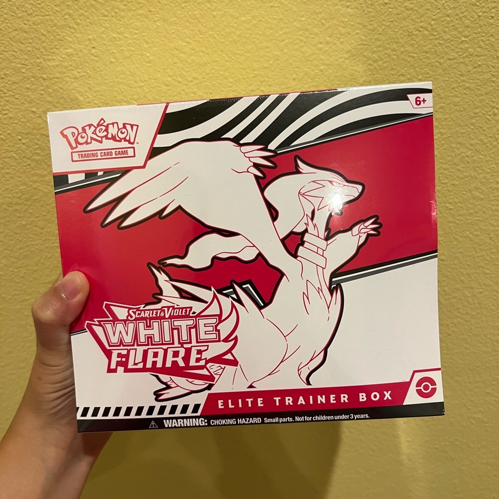 NWT Pokémon elit trainer box